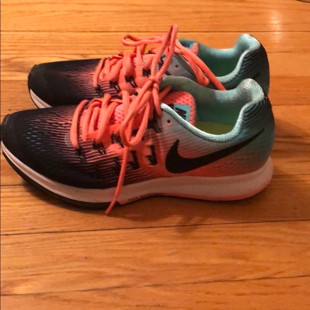 Nike penguins zoom sneakers